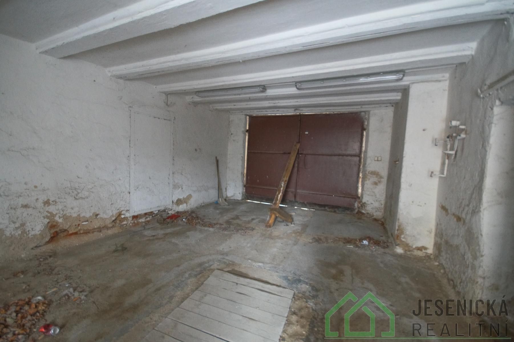 Garáž · 73 m² · 17. listopadu, Javorník - 3