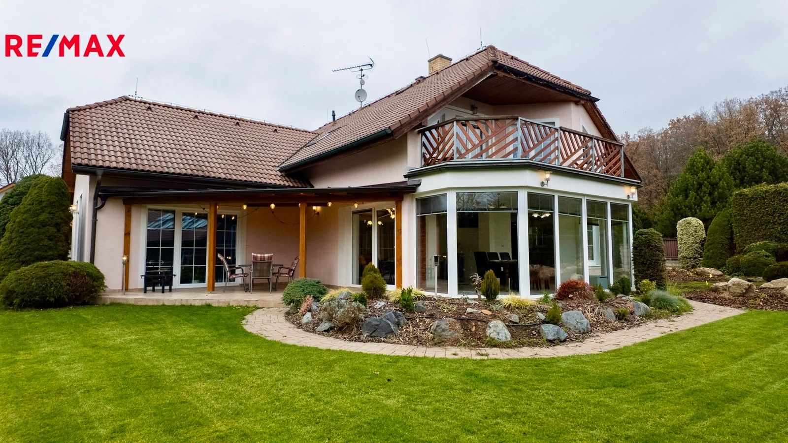 Pronájem rodinný dům - Pětihosty, 350 m²