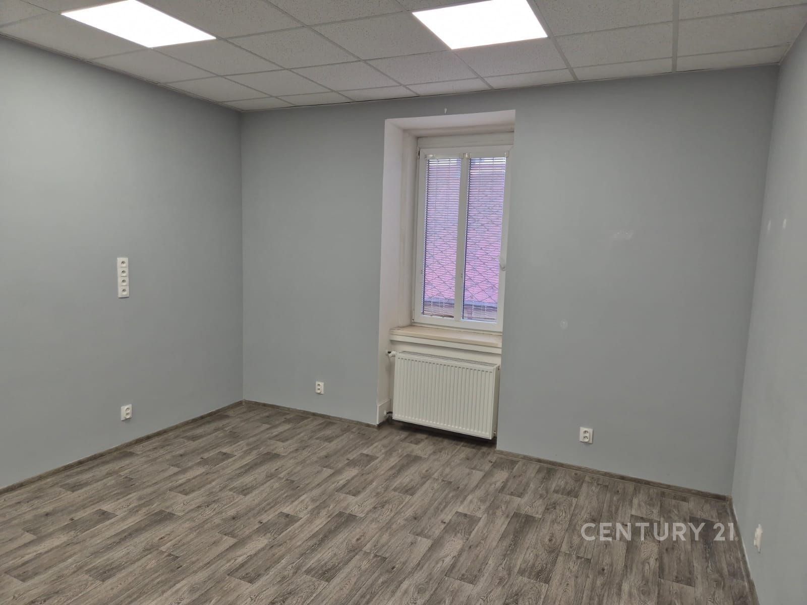 Pronájem obchodní prostory - Kmentova 90, Jindřichův Hradec, 24 m²