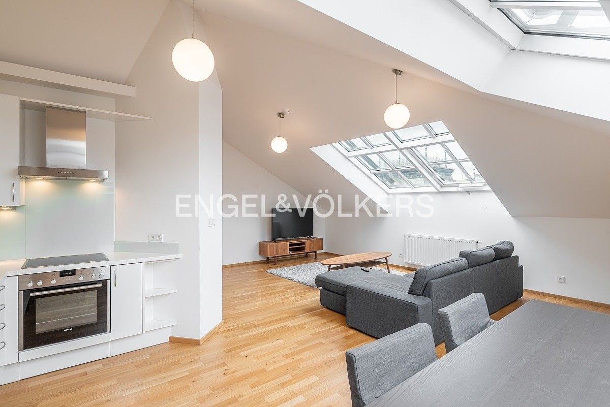 Pronájem byt 2+kk - Balbínova, Praha, 97 m²