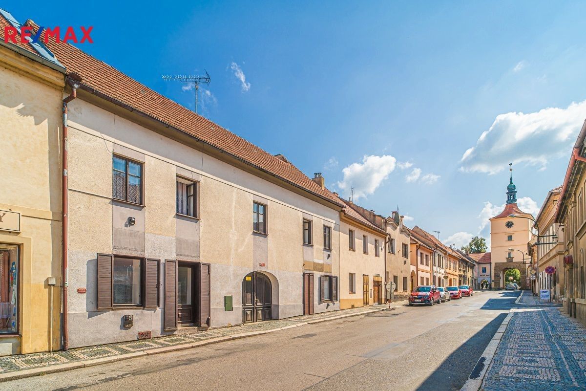 Prodej dům - Pražská, Velvary, 279 m²