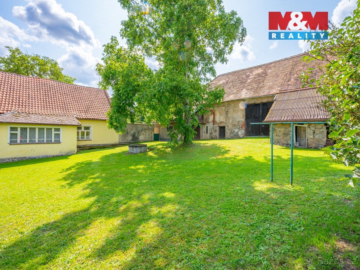 Prodej rodinný dům - Vrchotovy Janovice, 257 53