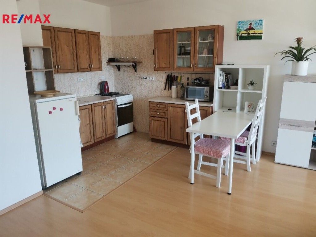 Pronájem byt 2+kk - Věstonická, Praha, 57 m²