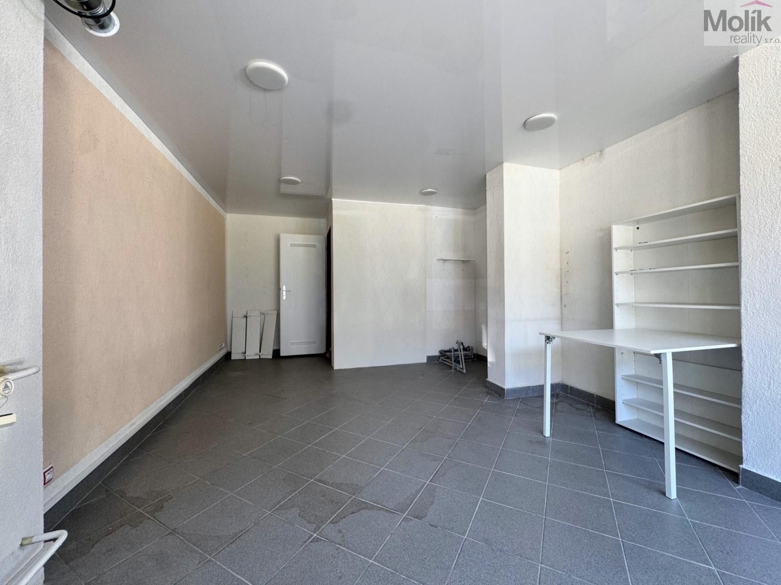 Obchodní prostory, U Stadionu, Most, 17 m² - 2