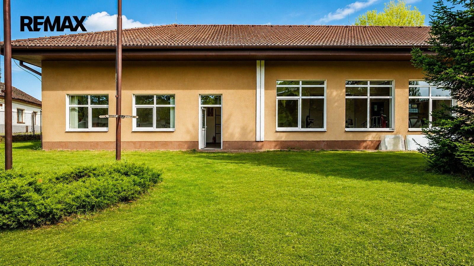 Obchodní prostory, Smiřice, okres Hradec Králové, Královéhradecký kraj, 630 m² - 2