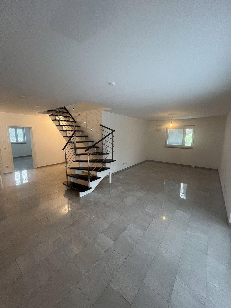 5+1, Am Härtle 18 Neuburg an der Donau Ried Bayern 86633, 150 m² - 1