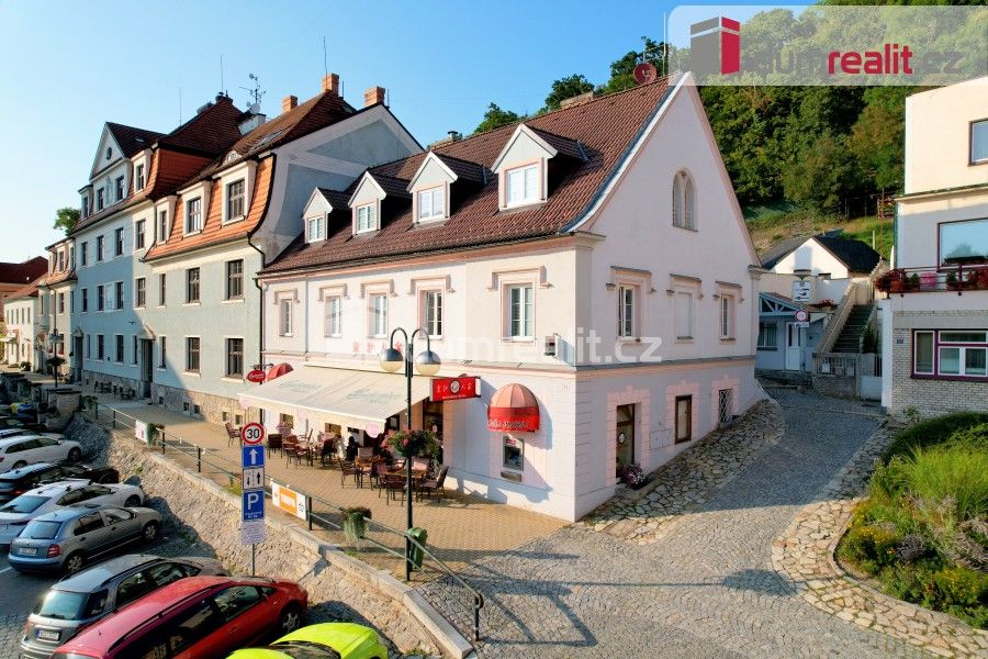 Ubytovací zařízení, nám. Čsl. armády, Hluboká nad Vltavou, 533 m²