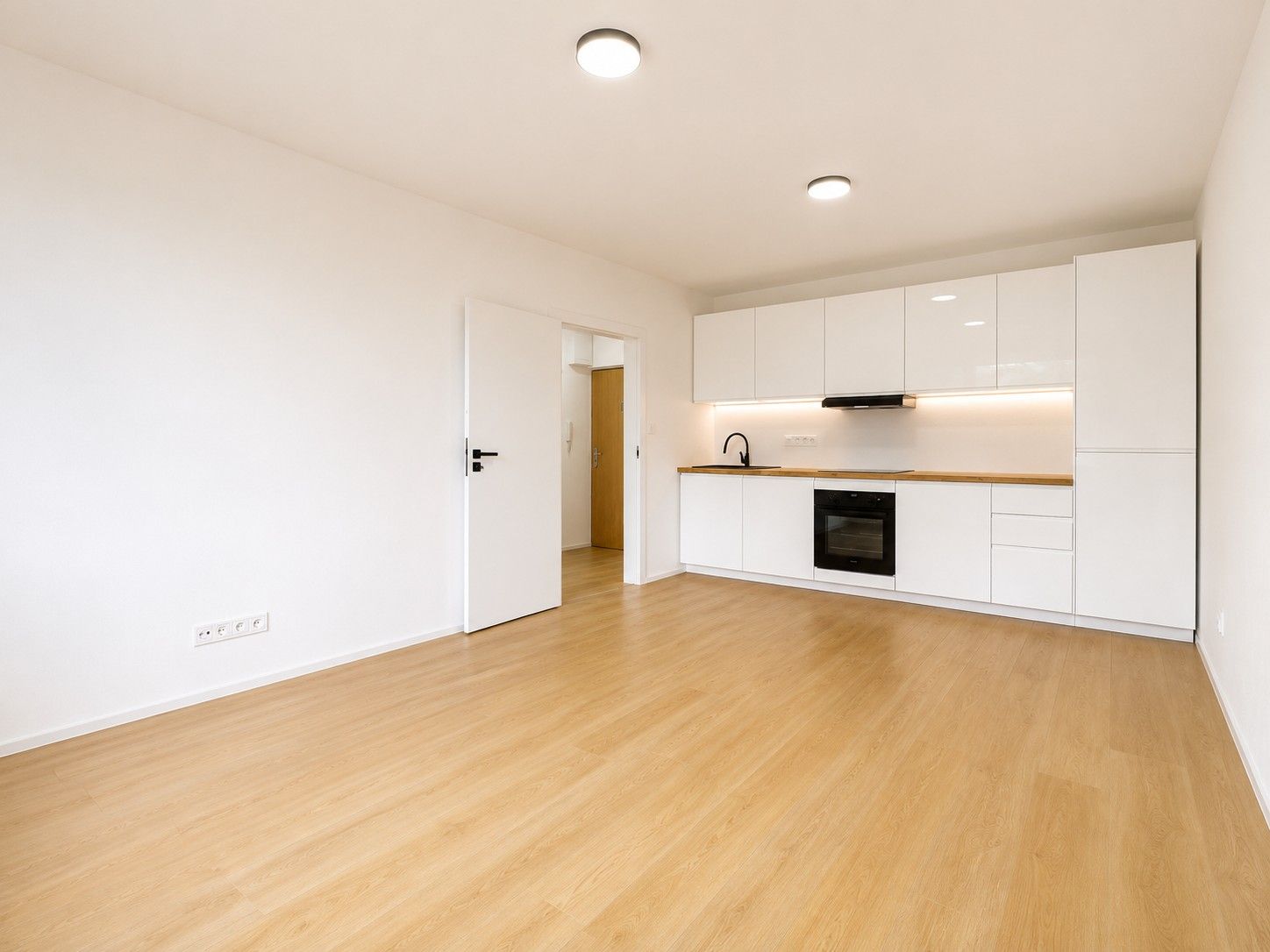 2+kk, Plukovníka Mráze, Praha - Hostivař, 40 m² - 1