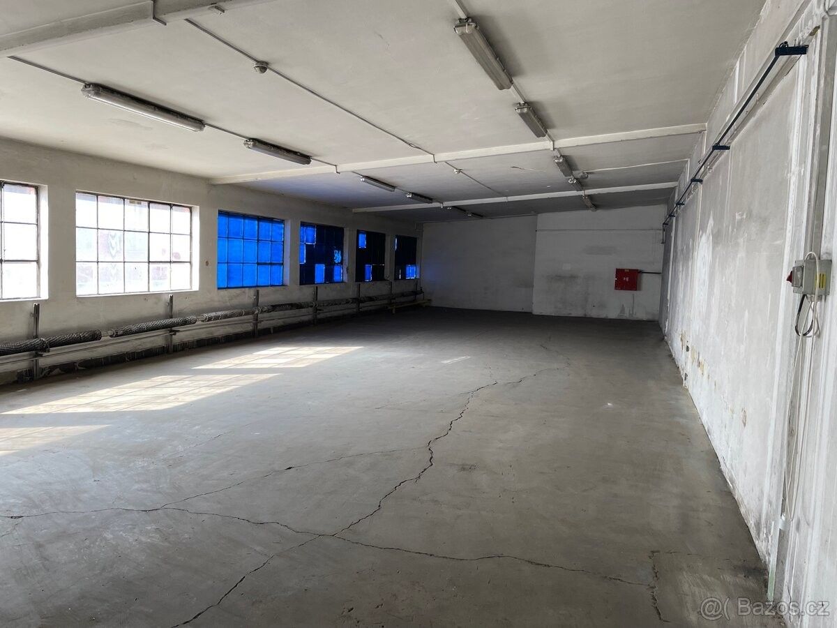 Sklady, Zlín, 760 01