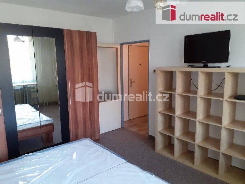 Pronájem byt 1+1 - Veltruská, Praha, 27 m²