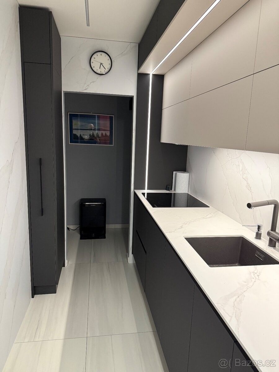 Prodej byt - Hodonín, 695 01