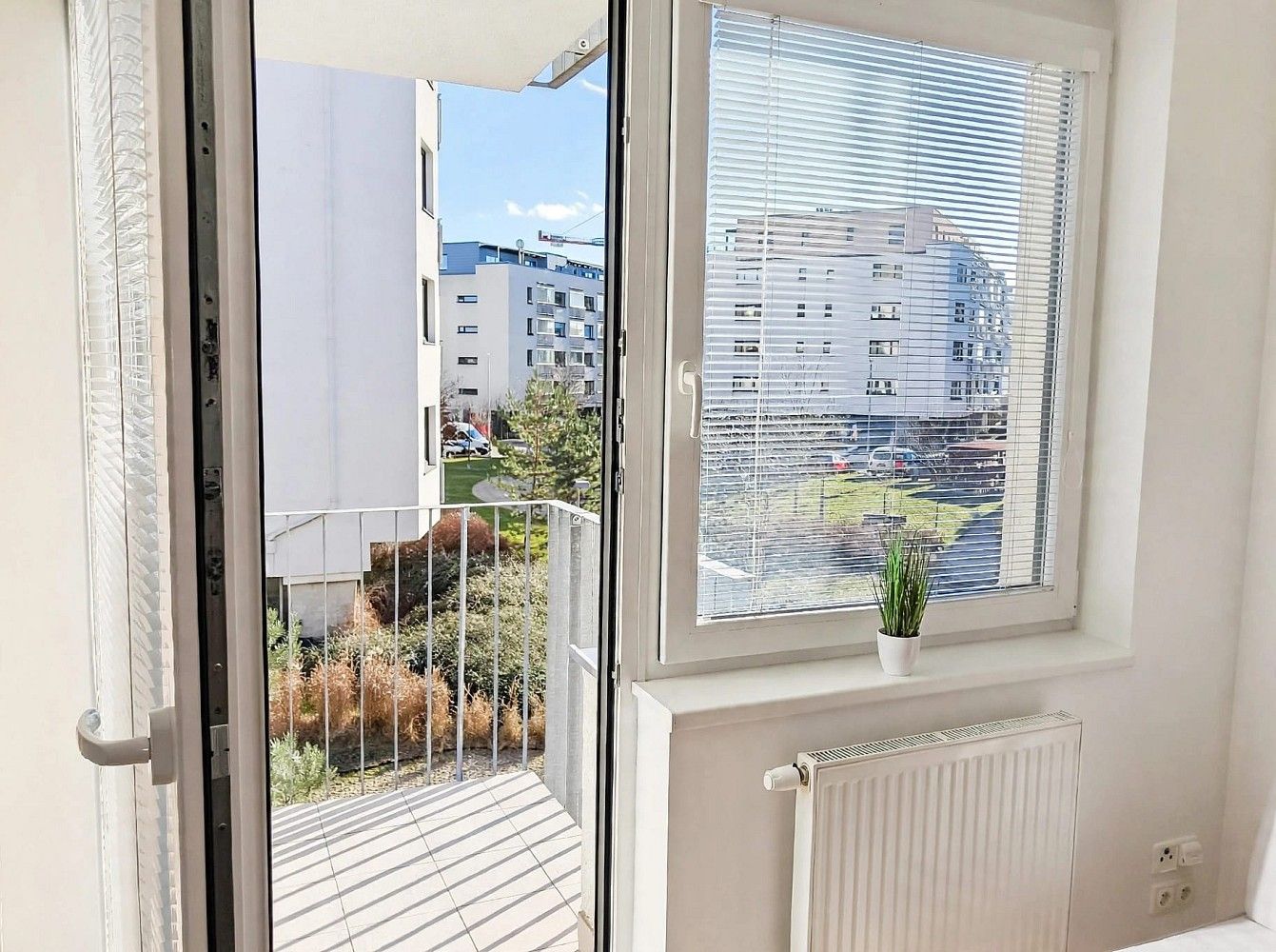Pronájem byt 1+kk - Zakšínská, Praha 9 - Střížkov, 30 m² - 5