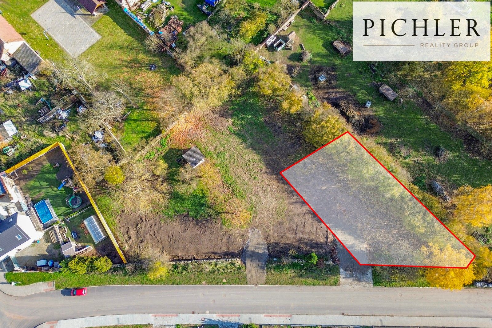 Pozemek pro bydlení, 696 m²