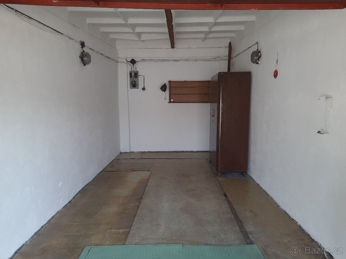 Pronájem garáž - Býchory, 280 02