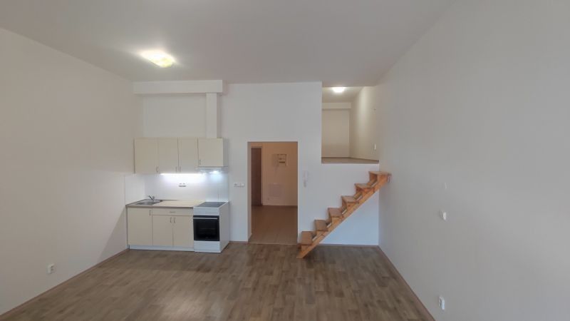 Pronájem byt 1+kk - Hradec Králové, 43 m²