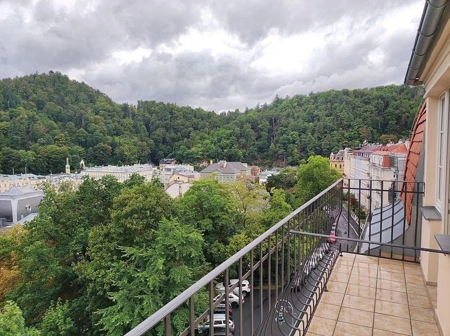 Činžovní dům · 570 m² · Karlovy Vary, Karlovarský kraj - 4