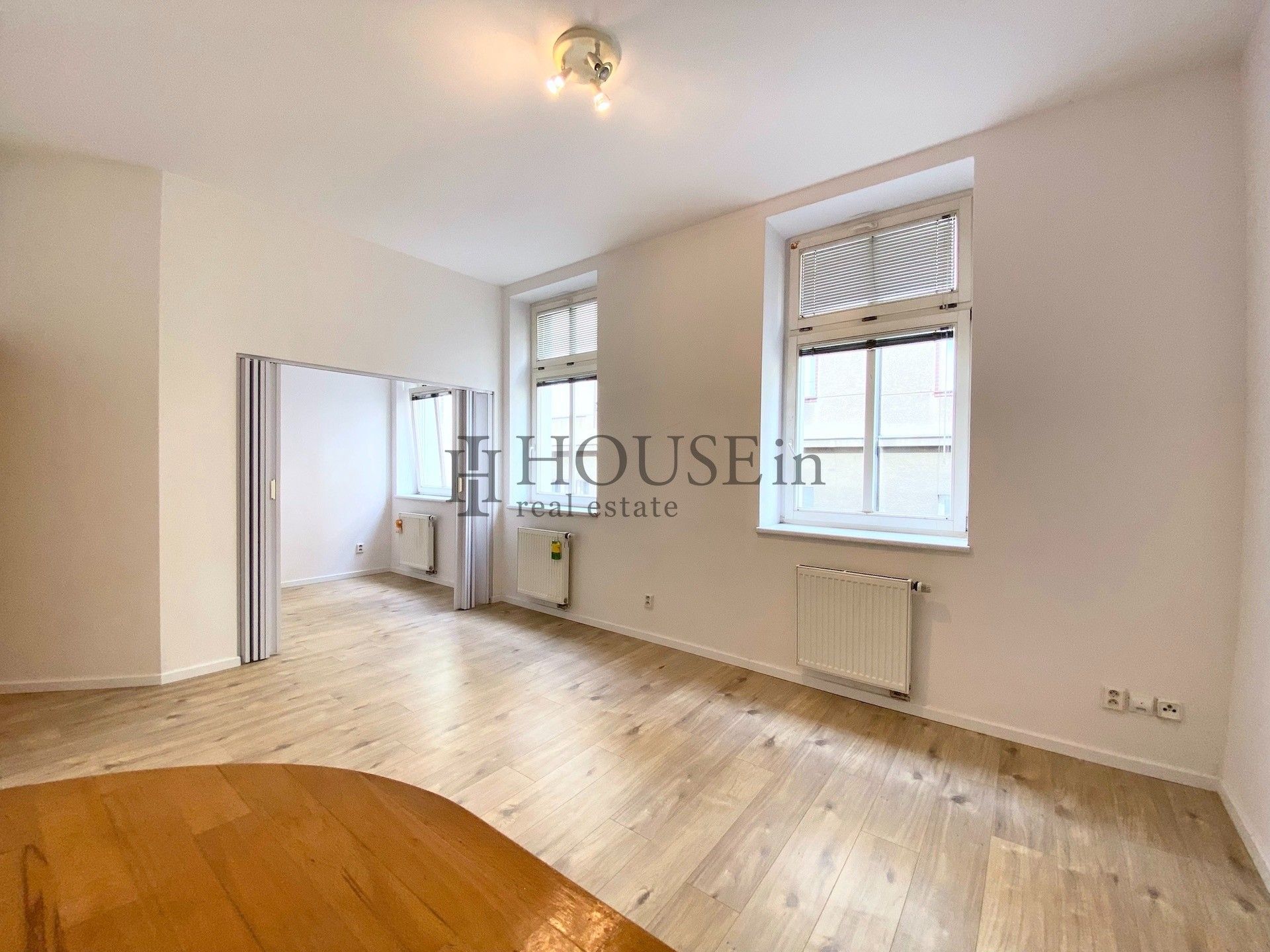 Pronájem byt 2+kk - Kozácká, Praha, 33 m²