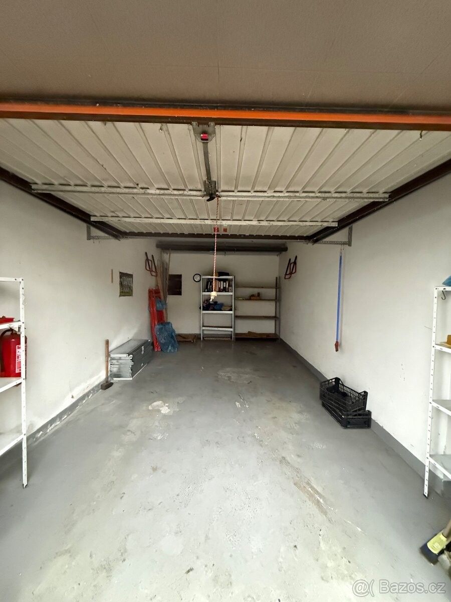 Garáže, Ostrava, 710 00