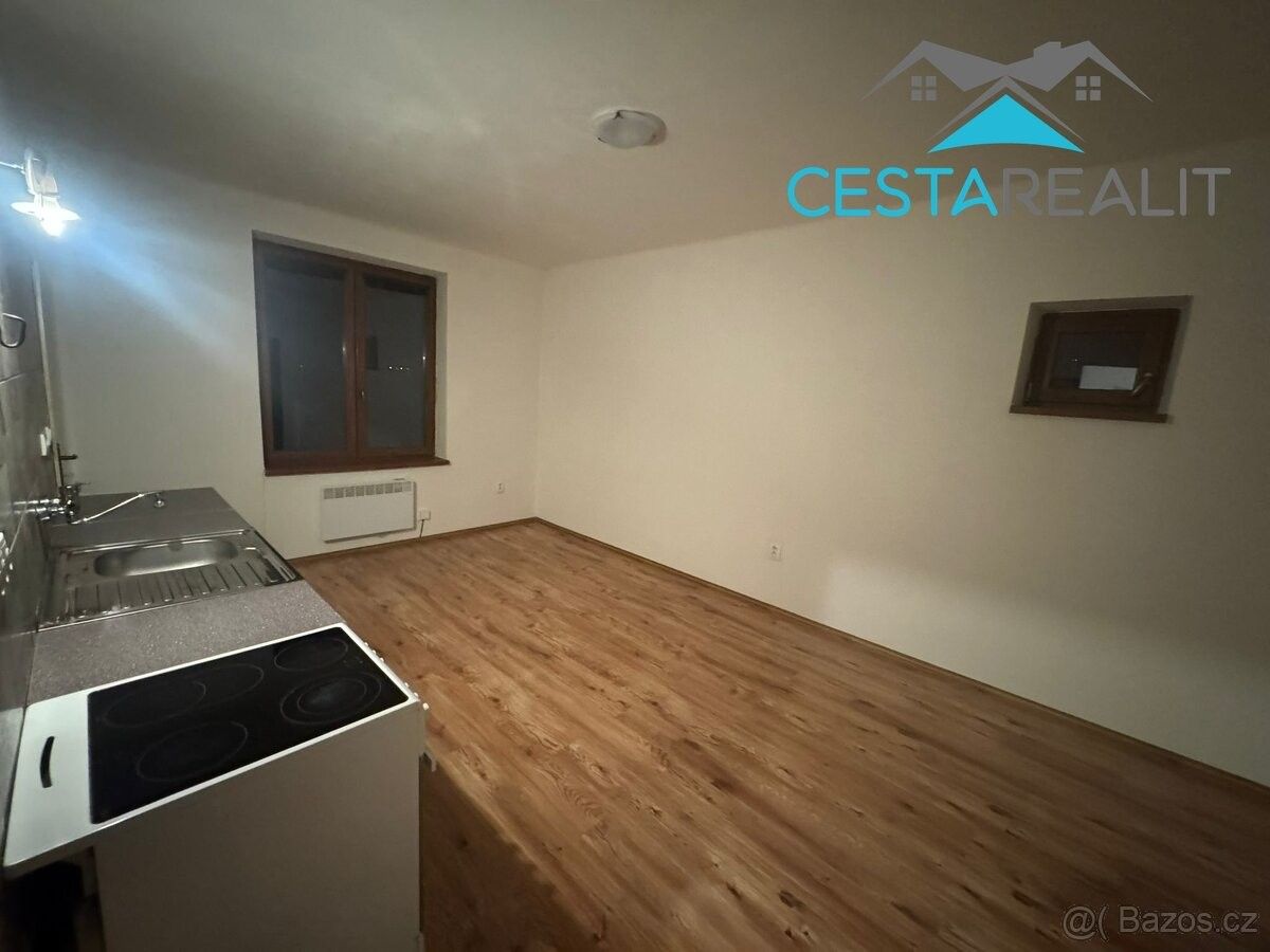 Pronájem byt - Hrušovany nad Jevišovkou, 671 67