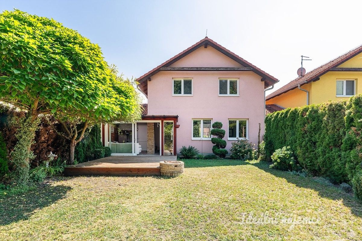 5+1, Na Svahu, Horoušany, 141 m²