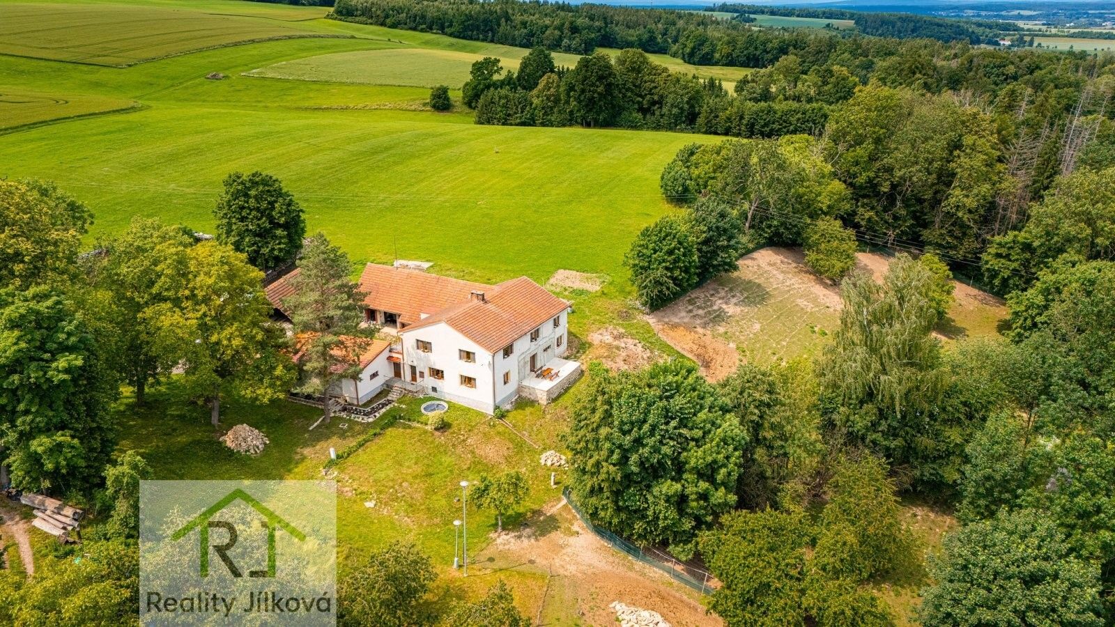 Rodinné domy, Zádolí, 300 m² - 1