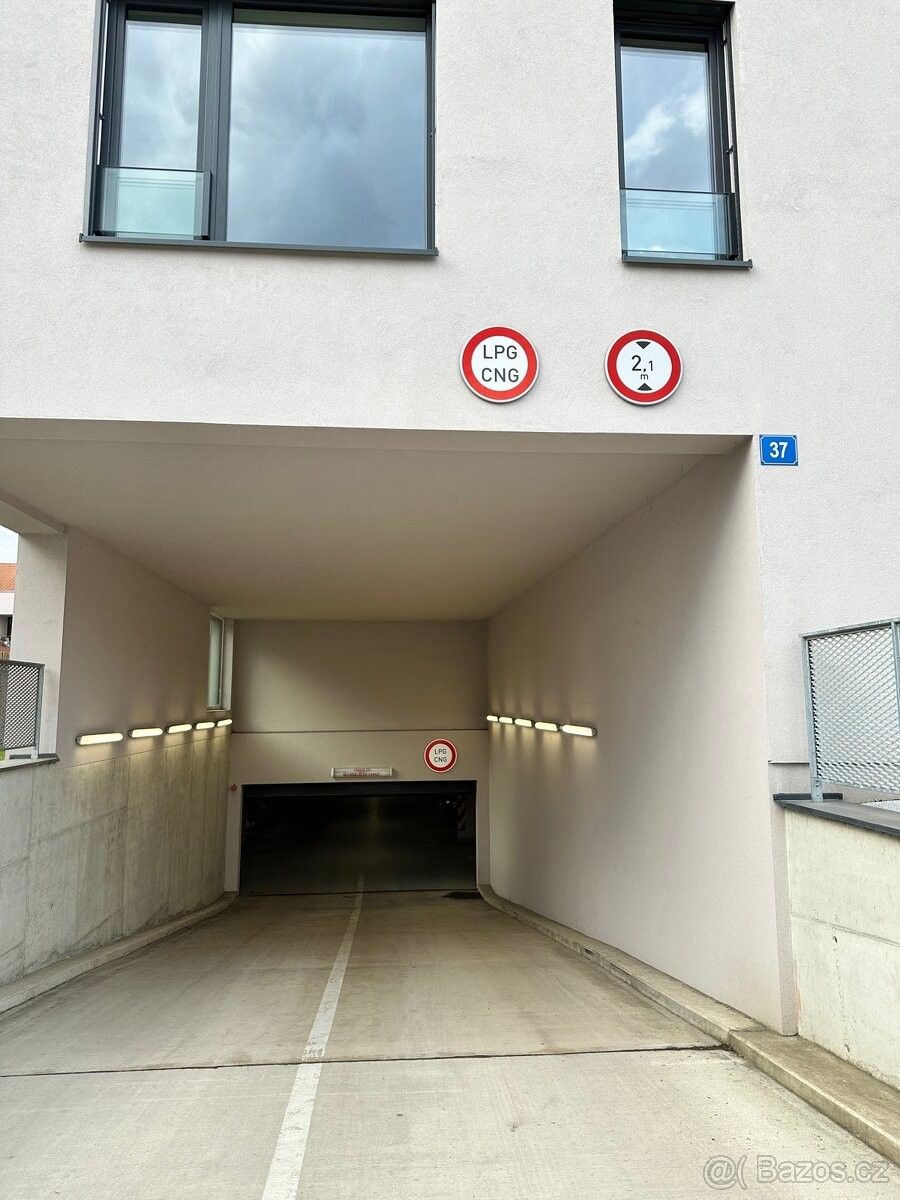 Garáže, Praha, 100 00