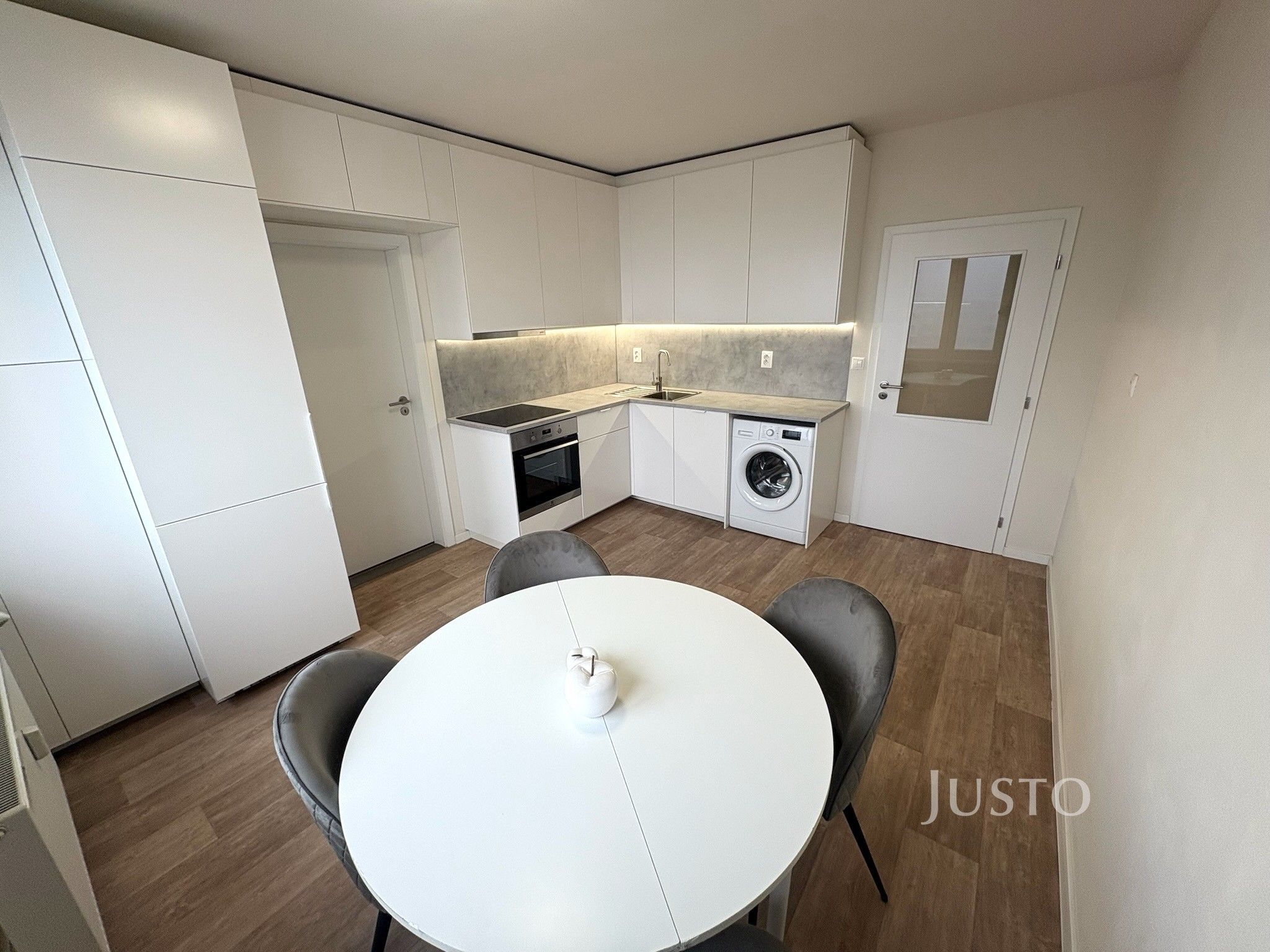 Pronájem byt 1+1 - nábřeží 1. máje, Písek, 36 m²