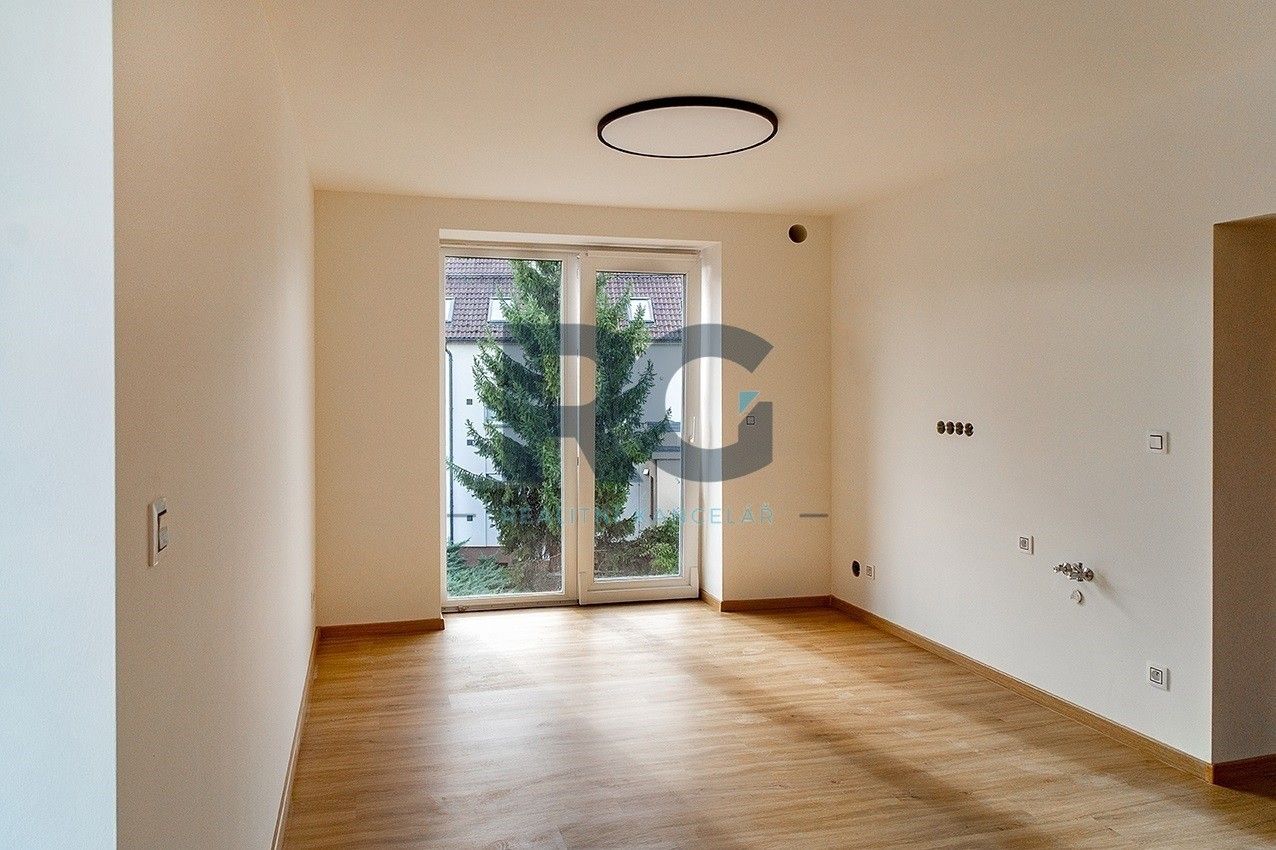 1+kk, Velešínská 405, Praha Letňany, 34 m² - 2