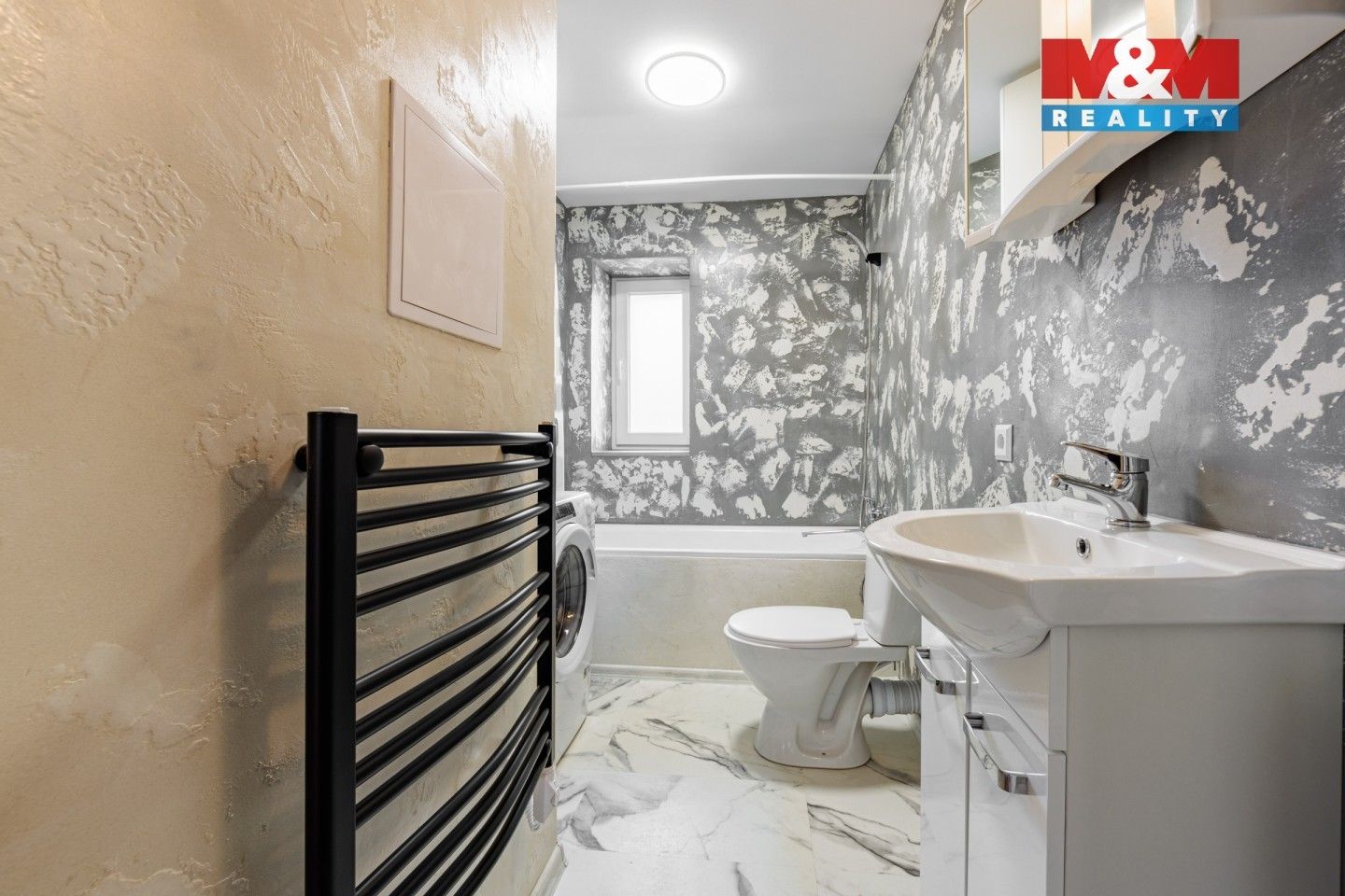 Prodej byt 2+kk - Závodu míru, Karlovy Vary, 40 m²