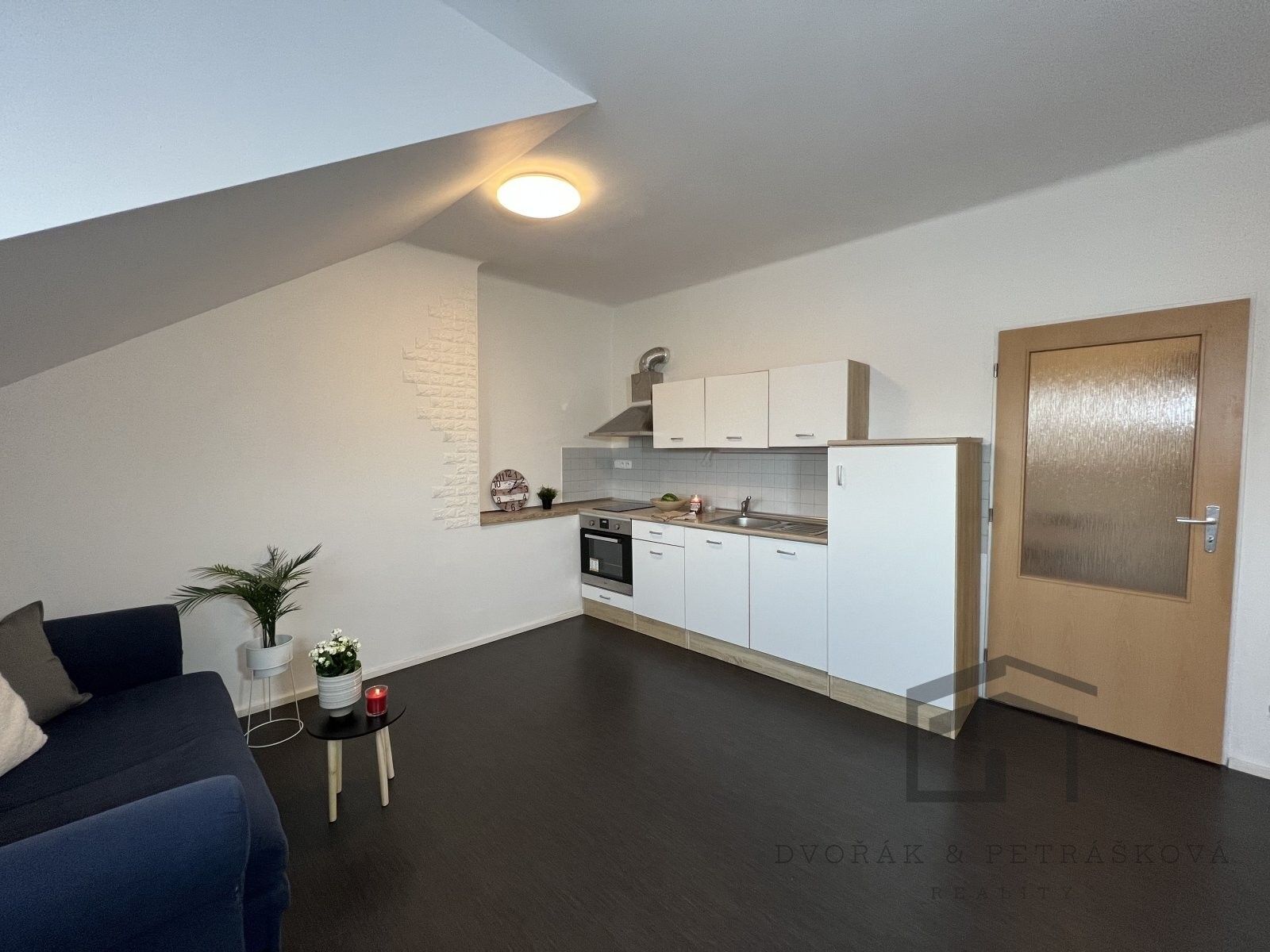 1+kk, U křížku, Praha, 31 m²