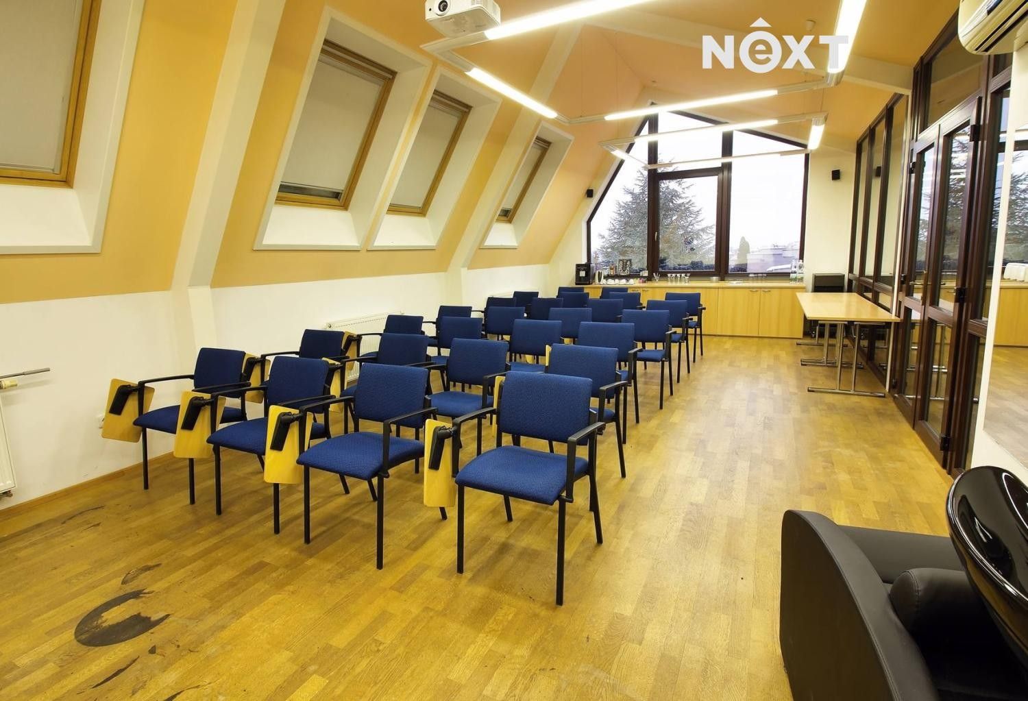 Pronájem obchodní prostory - Okružní, Chrudim, 100 m²