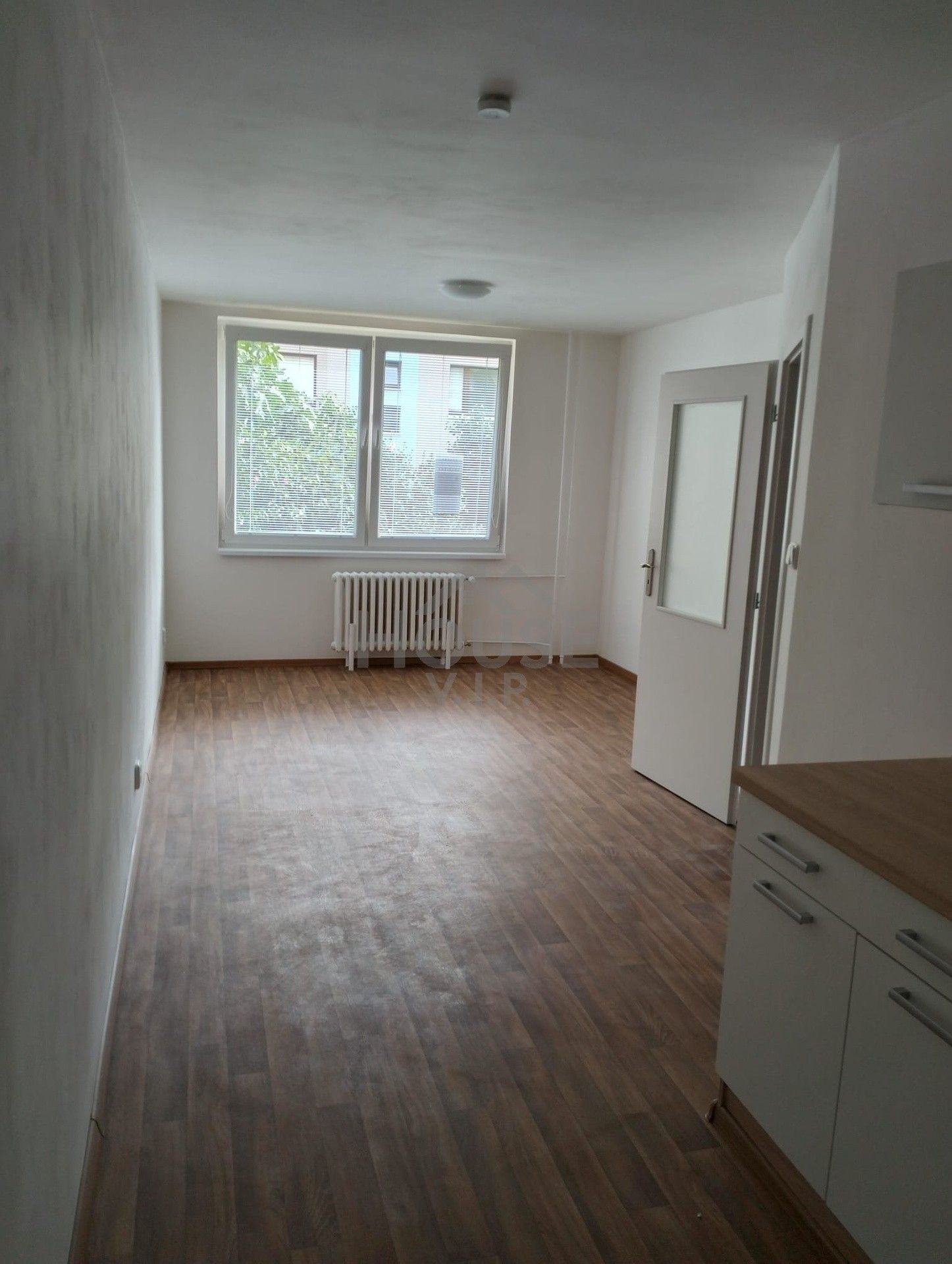 Pronájem byt 1+kk - K rovinám, Praha, 27 m²