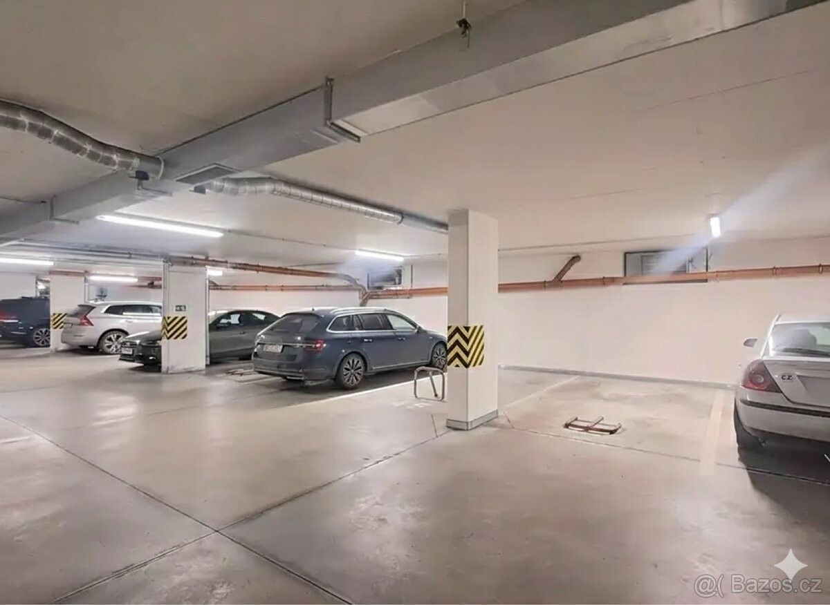 Garáže, Praha, 130 00