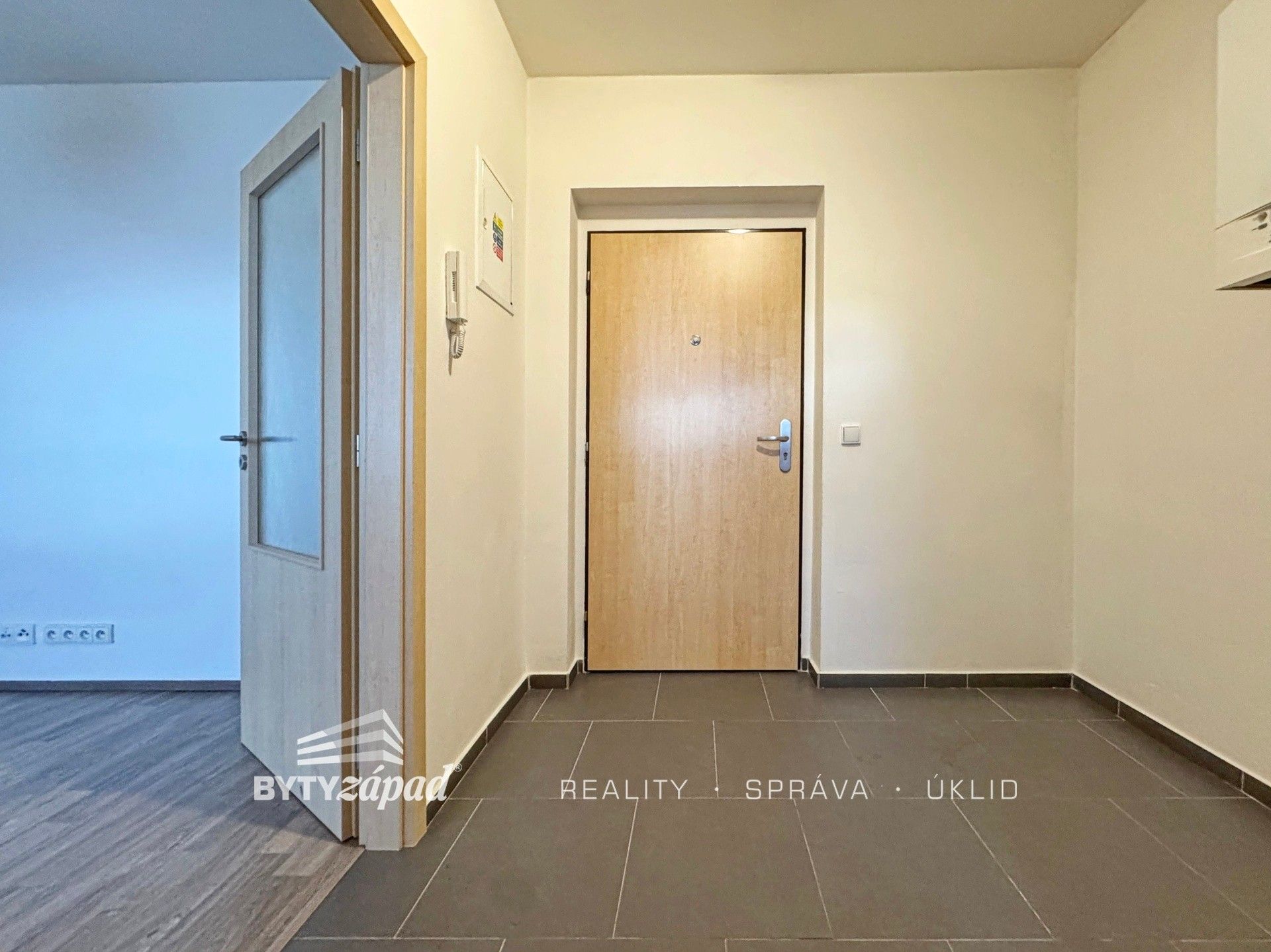 Pronájem byt 1+kk - Živnostenská 156, Plzeň Lobzy, 32 m² - 5