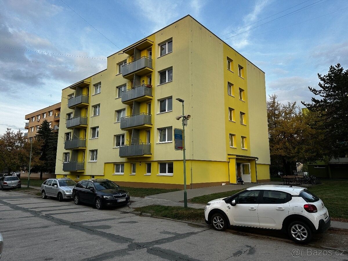 Pronájem byt - Velká nad Veličkou, 696 74 - 1