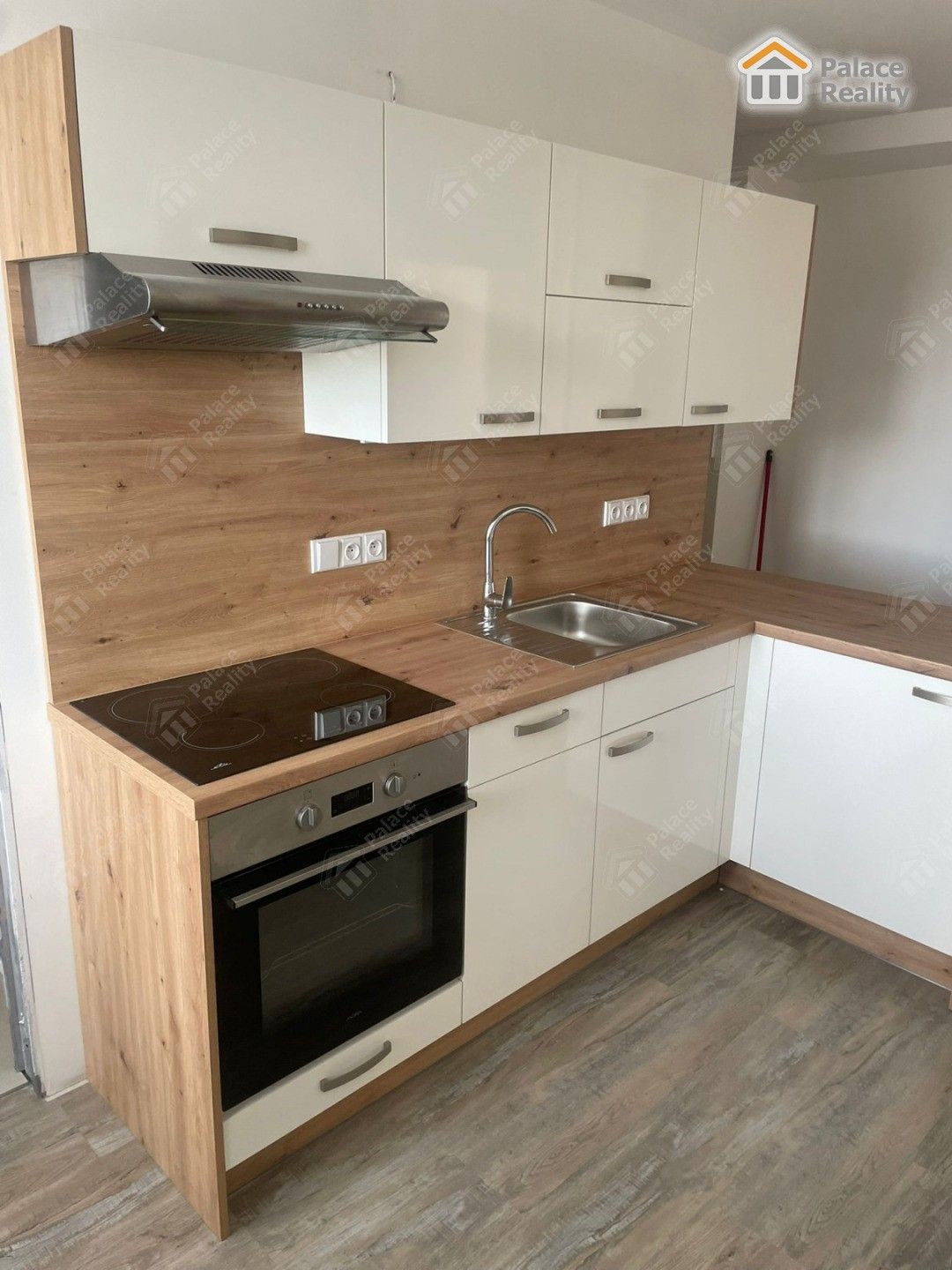 Pronájem byt 2+1 - třída SNP, Hradec Králové, 53 m²