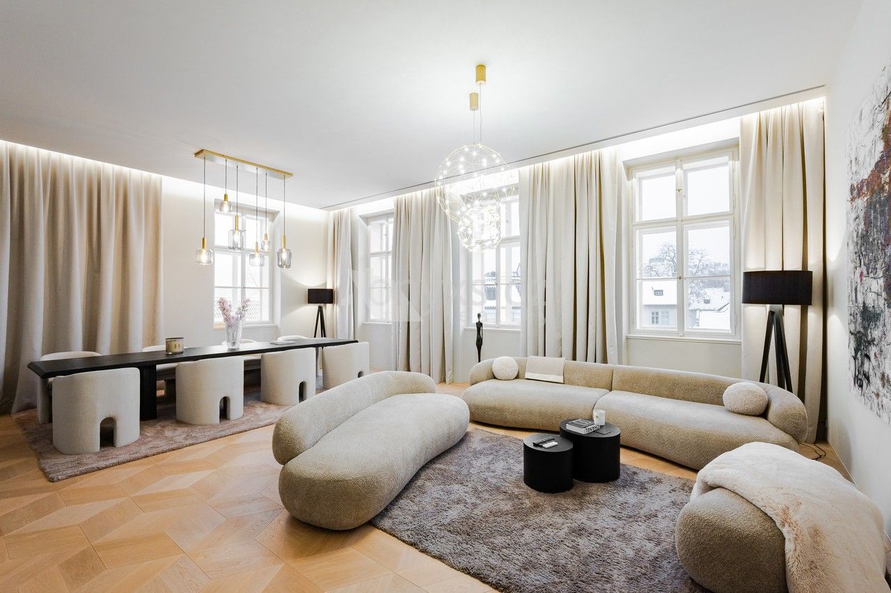 5+1, U obecního dvora, Praha, 210 m²