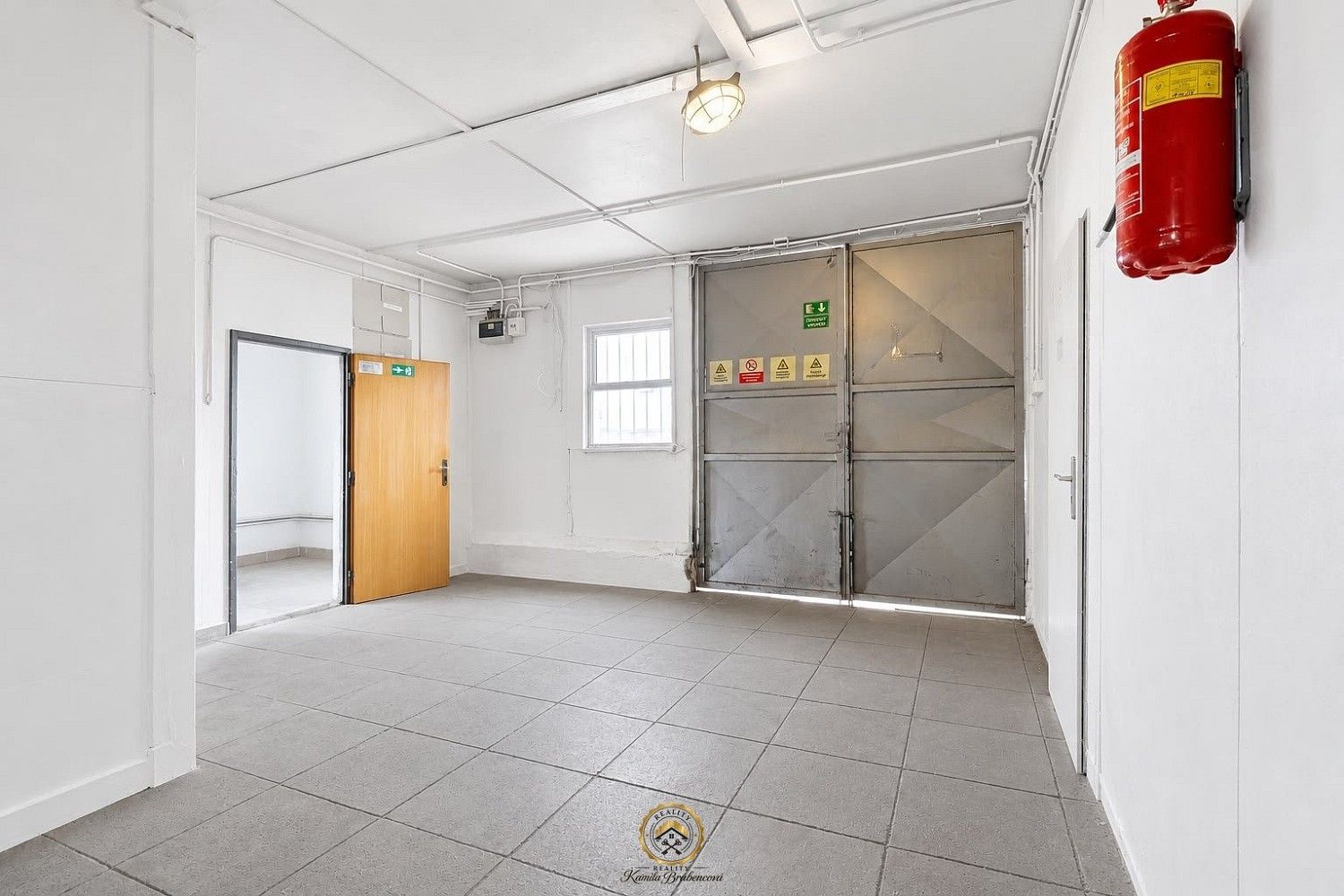 Sklady, Chrášťany, okres Praha-západ, 472 m² - 2