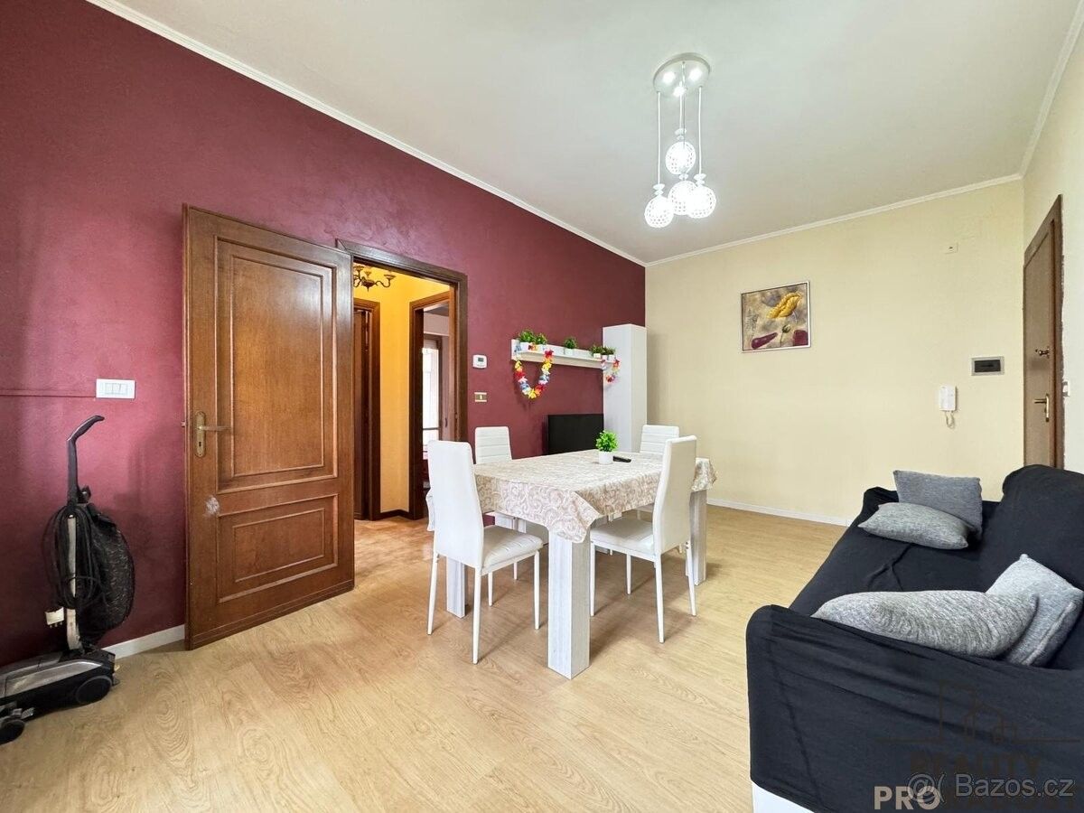 Byty, 987 66, Zahraničí