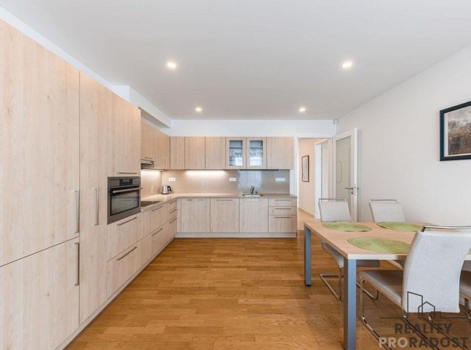 Pronájem byt - Praha, 147 00