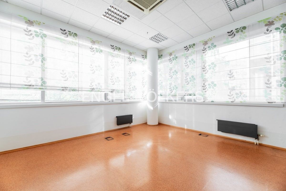 Pronájem kancelář - Jankovcova, Praha, 198 m²