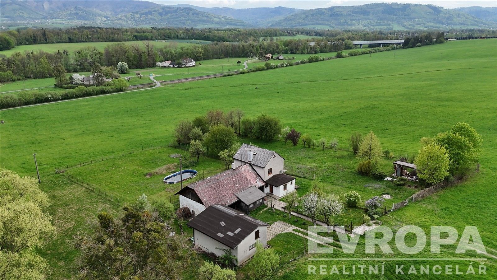 Rodinné domy, Střítež, 330 m²