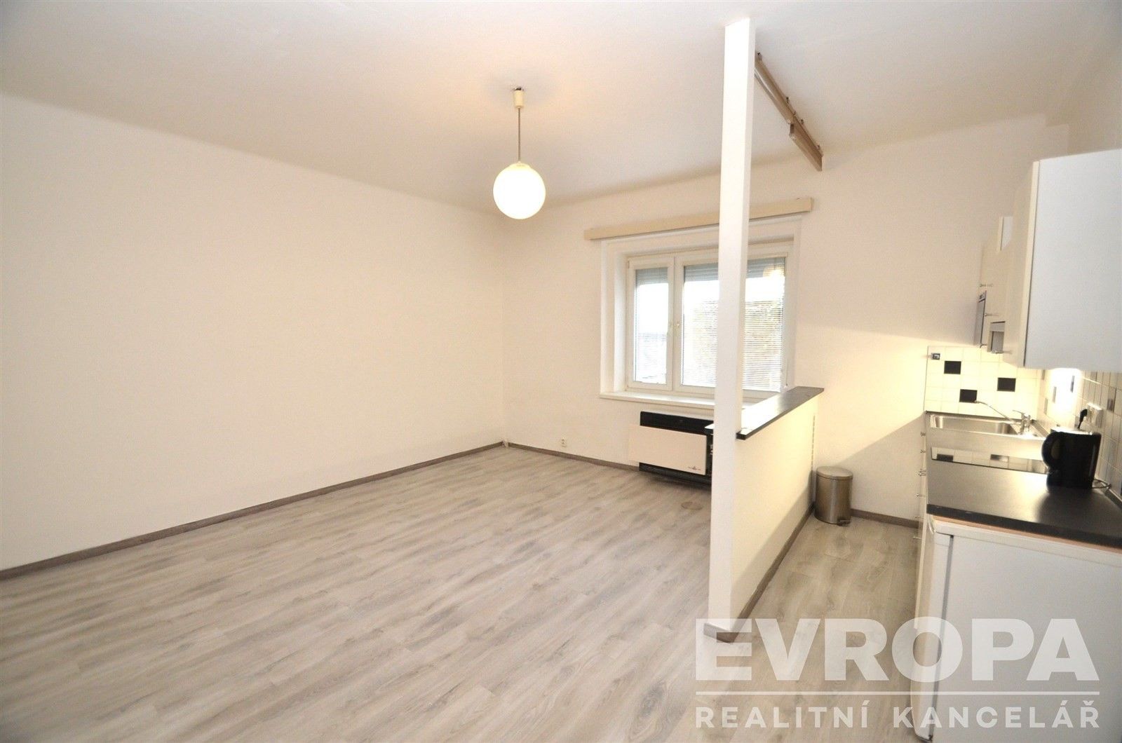 Pronájem byt 1+kk - U Jedličkova ústavu 1351, Praha, 34 m²