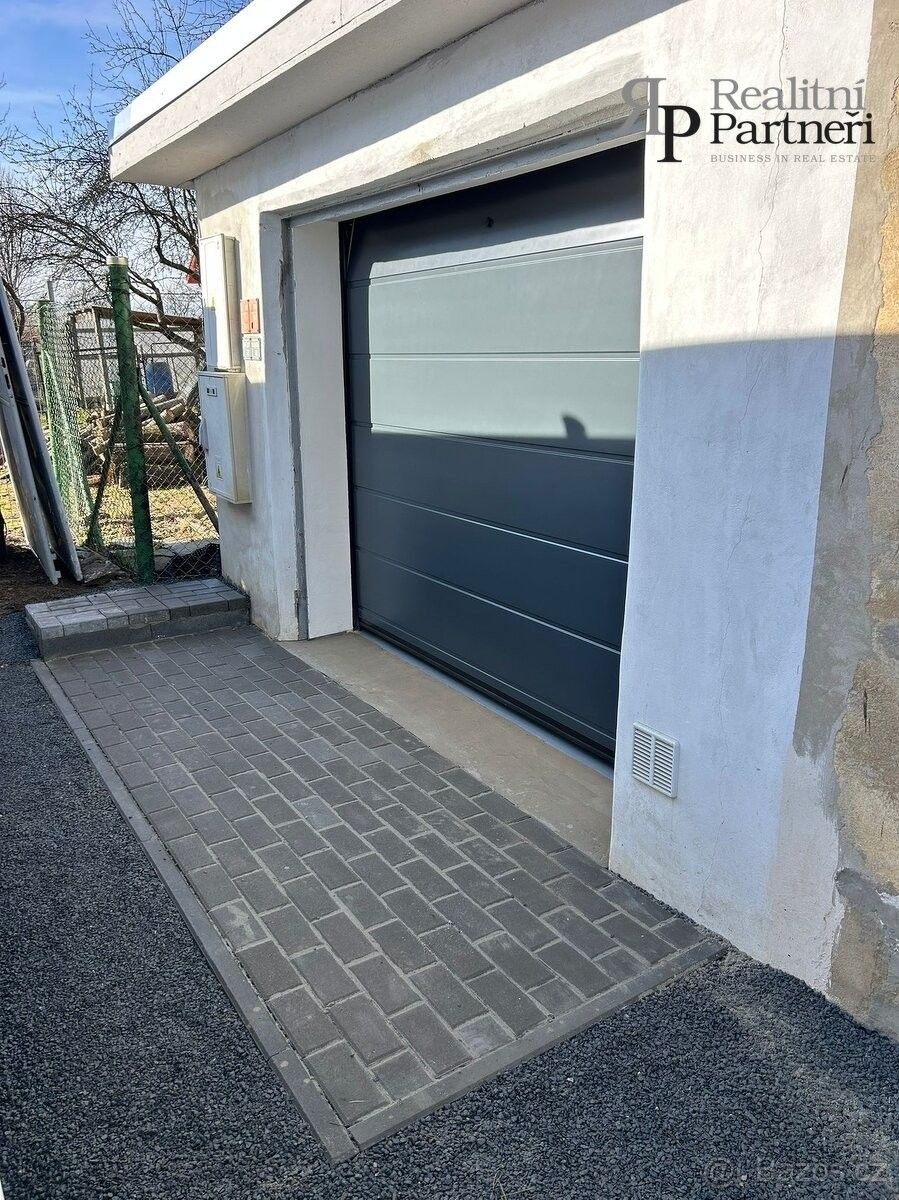 Garáže, Ostrava, 725 27