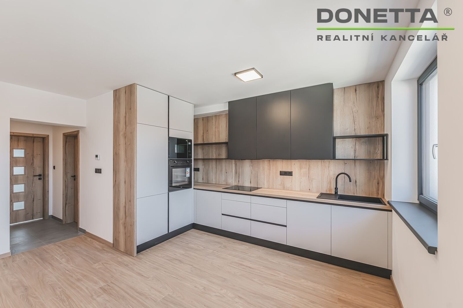 Pronájem byt 2+kk - Pavla Hanuše 300, Hradec Králové Pražské Předměstí, 52 m² - 5