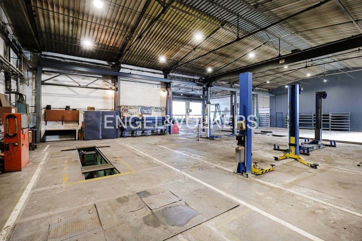 Pronájem výrobní prostory - Skladová, Plzeň, 977 m²