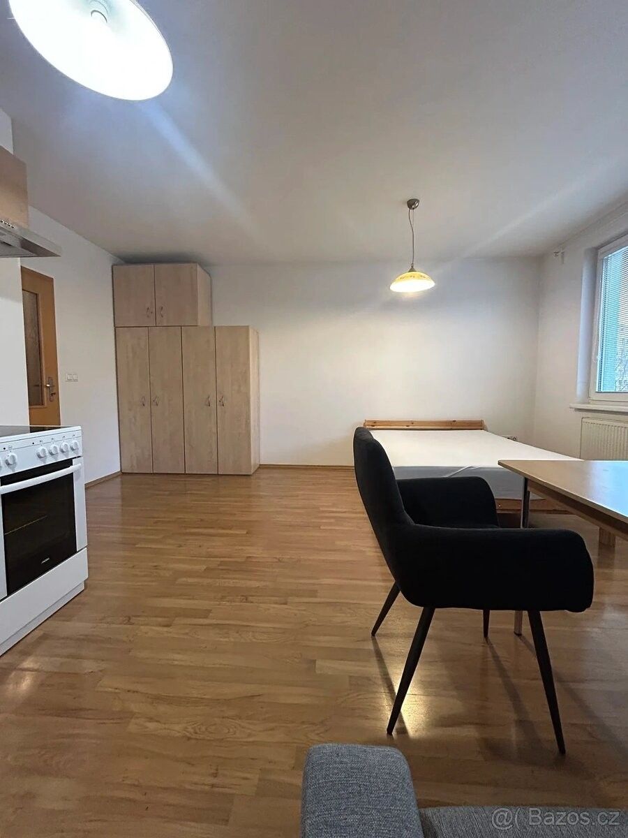 Pronájem byt - Praha, 180 00