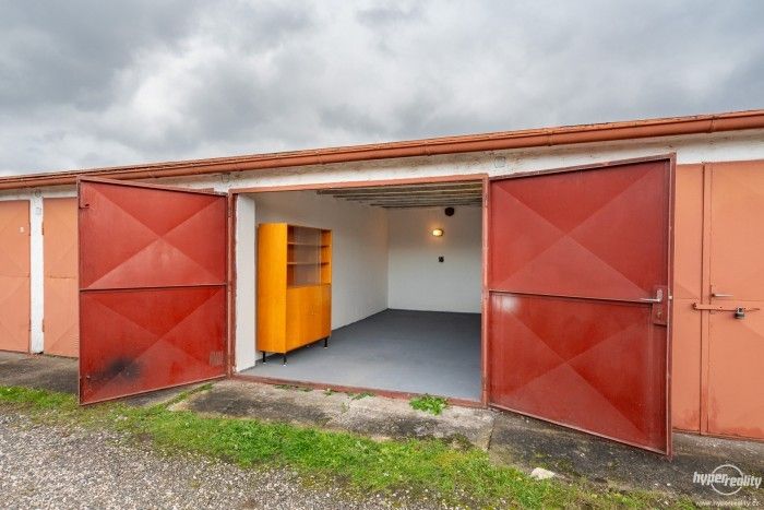 Prodej garáž - Čajkovského, Hradec Králové, Nový Hradec Králové, 18 m²