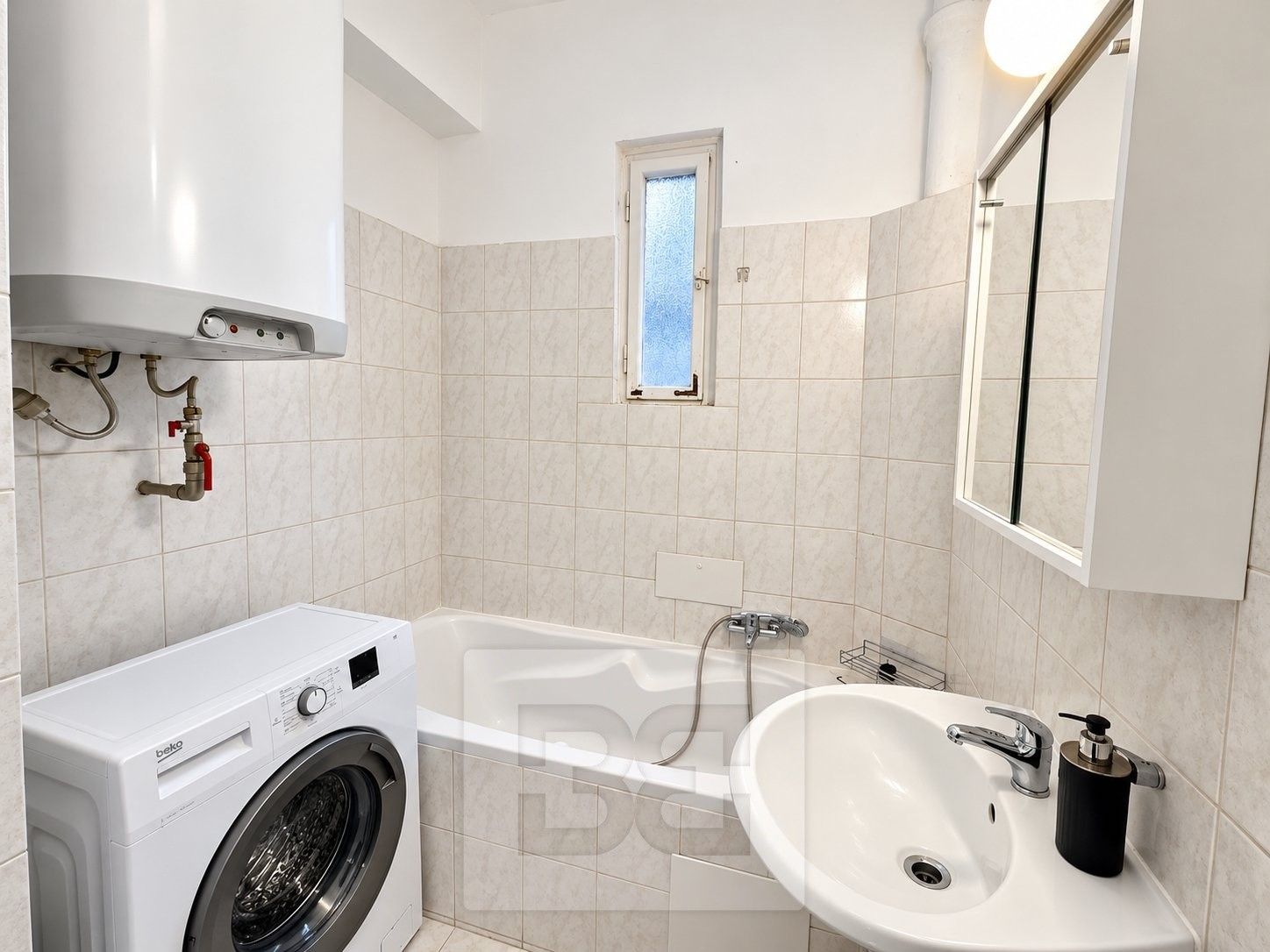 Byt 1+kk · 44 m² · U družstva Život, Praha - 3