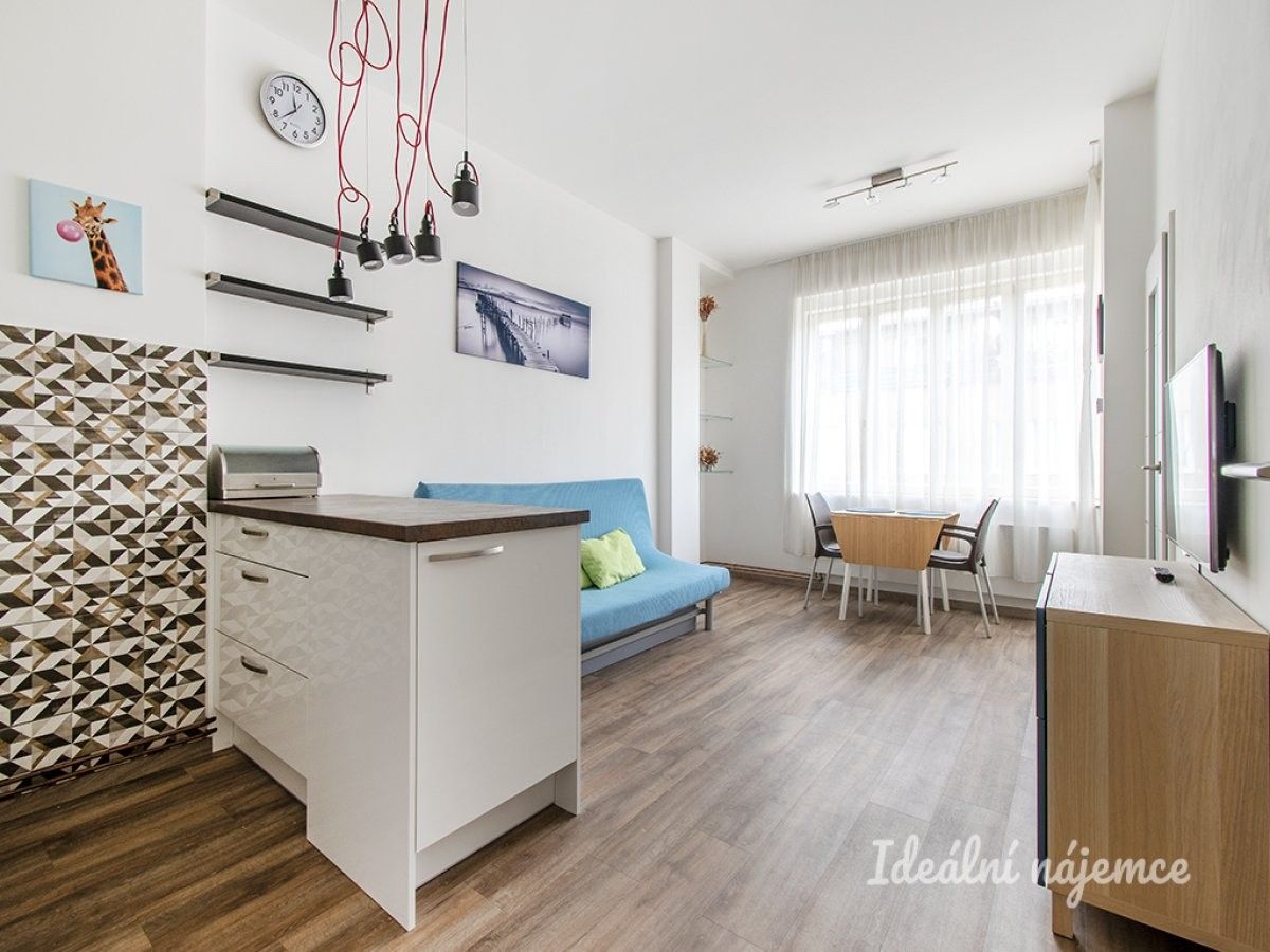 2+kk, Karlínské náměstí, Praha, 49 m²